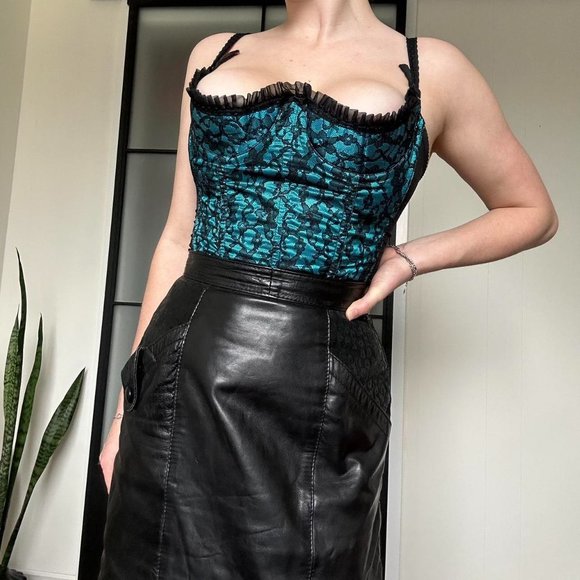 2000s Frederick's of Hollywood Black Lace Corset Top - Picture 2 of 4